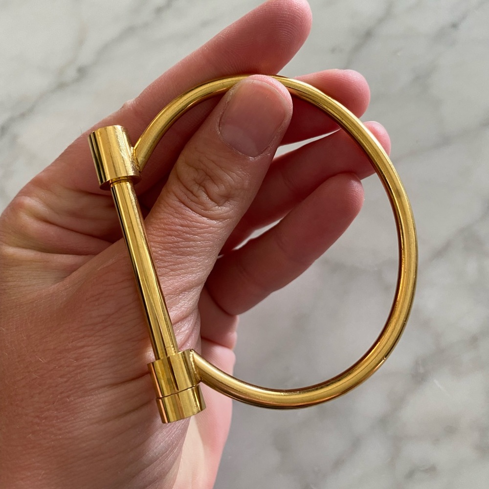 The Styled Collection Screw & Lock Gold Bar Bracelet